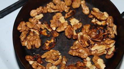 мороженое медово-лимонное с орехами