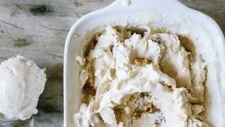 Мороженое с орехами