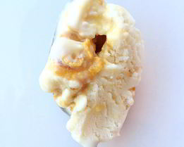 Мороженое с ванилью и кукурузным грильяжем