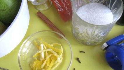 ванильное мороженое и груша-пашот сладкая парочка