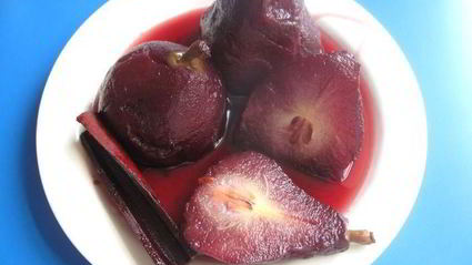 ванильное мороженое и груша-пашот сладкая парочка