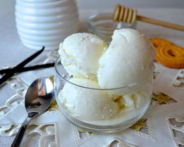 Ванильное мороженое со сливочным сыром и медом