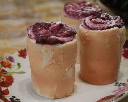 Бисквитные стаканчики с черничным муссом