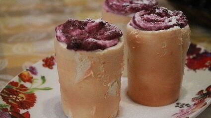 бисквитные стаканчики с черничным муссом