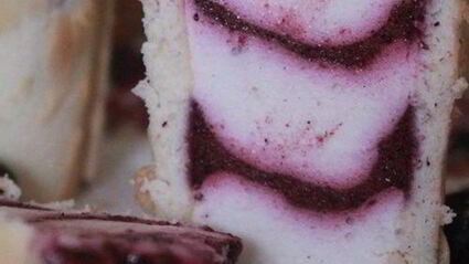 бисквитные стаканчики с черничным муссом