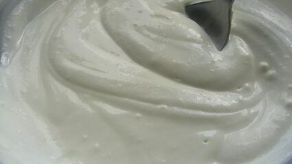 йогуртово-клубничный мусс с киви