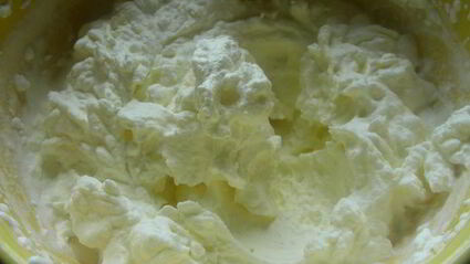 йогуртово-клубничный мусс с киви