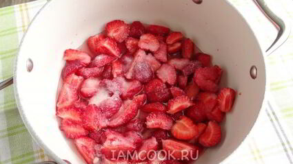 клубнично-зефирный мусс