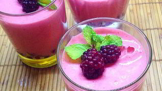 Мусс из брусники и ежевики