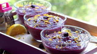 Мусс из кус-куса с ягодами и фруктами