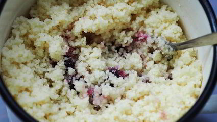 мусс из кус-куса с ягодами и фруктами