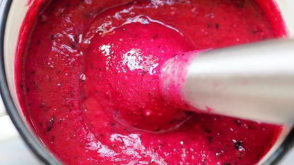 мусс из кус-куса с ягодами и фруктами