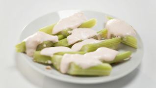 Мусс из семги в лодочках из сельдерея