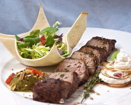 Нежная говядина с муссом из кабачка и кремом из козьего сыра