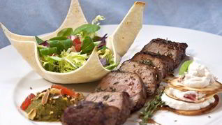 Нежная говядина с муссом из кабачка и кремом из козьего сыра