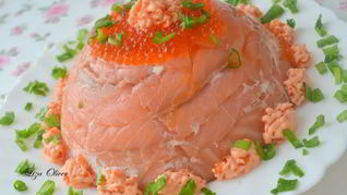 Праздничный цукотто из форели с нежнейшим креветочным муссом, огурцом и сливочным кремом