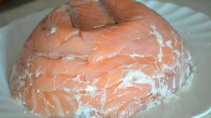 праздничный цукотто из форели с нежнейшим креветочным муссом, огурцом и сливочным кремом