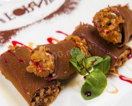 Ржаные блинчики с апельсиновым муссом и вафельной крошкой