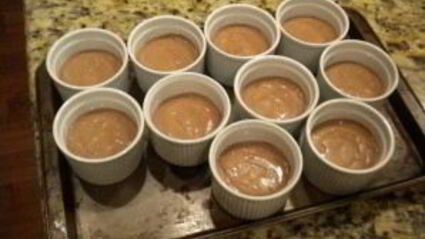 шоколадный мусс с кремом и фисташками