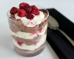 Шоколадный мусс с малиной