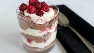 Шоколадный мусс с малиной