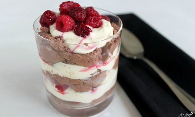 Рецепт шоколадного мусса с малиной