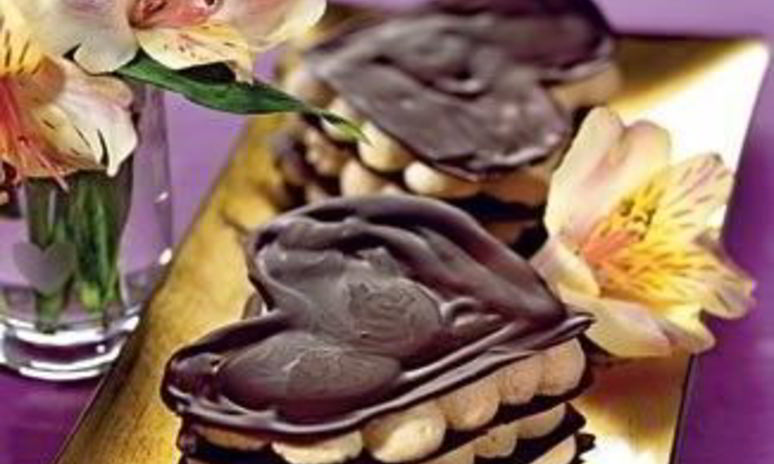 Рецепт шоколадных сердечек со сливочным муссом