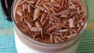 Творожный мусс с ореховой нугой и шоколадным марципаном