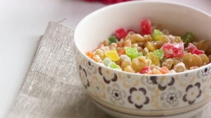 кулич пасхальный медовый на воде с цукатами и изюмом