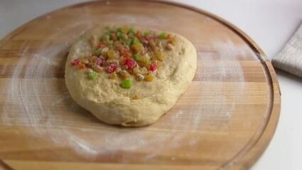 кулич пасхальный медовый на воде с цукатами и изюмом