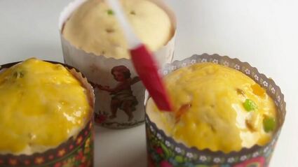 кулич пасхальный медовый на воде с цукатами и изюмом