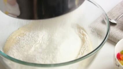 кулич пасхальный медовый на воде с цукатами и изюмом