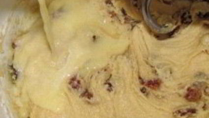 кулич с изюмом