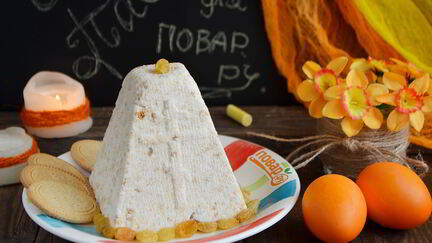 Пасха из печенья и творога