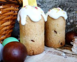 Пасхальный кулич на сметане с миндалем и цукатами