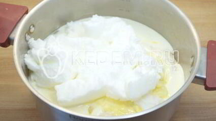 вкусный пасхальный кулич с изюмом