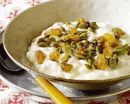 Пудинг с изюмом и тыквенными семечками