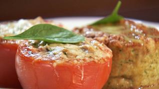 Суфле из трески с медово-горчичным соусом и запеченными помидорами