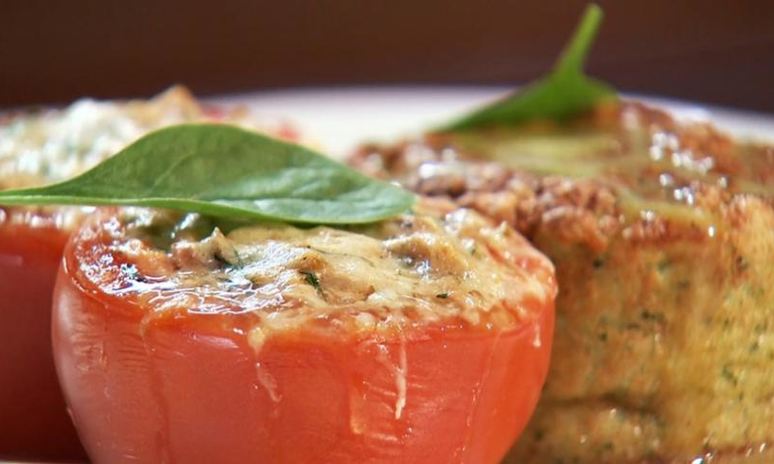 Рецепт суфле из трески с медово-горчичным соусом и запеченными помидорами