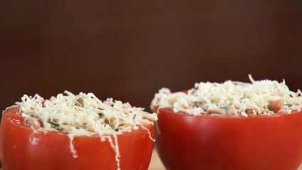 суфле из трески с медово-горчичным соусом и запеченными помидорами