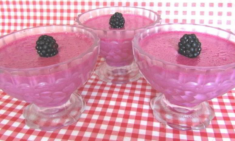 Рецепт суфле из ягод ежевики со сгущенным молоком