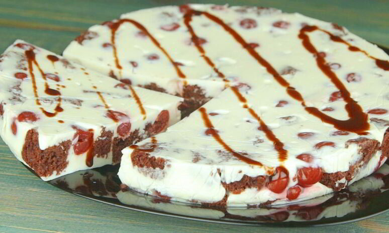 Рецепт торта-суфле с бисквитом и вишнями