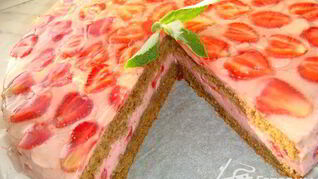 Торт-суфле с клубникой