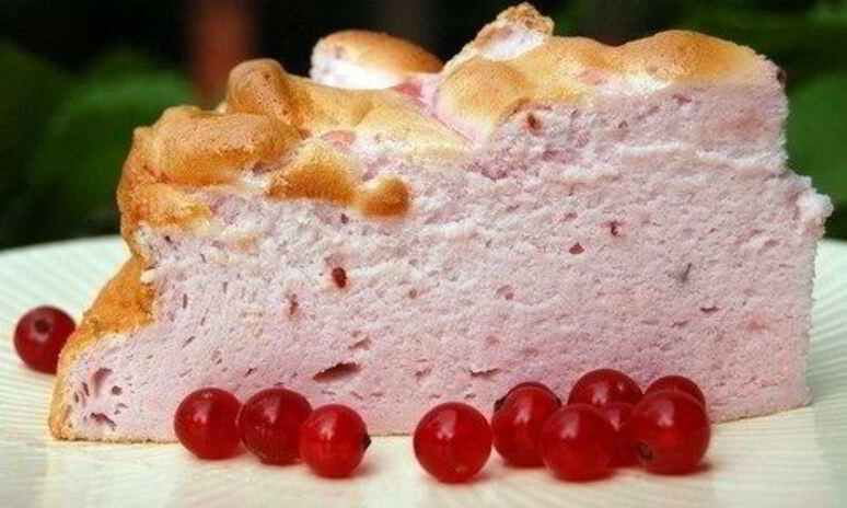 Рецепт торта-суфле с ягодами розовое облако