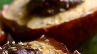 Яблоки с шоколадным сыром