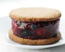 Ягодное желе с кокосовыми крекерами