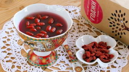 желе красное с ягодами годжи