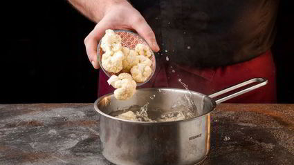 биточки из киноа с цветной капустой и укропом