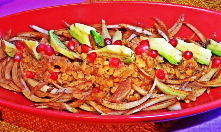 Рецепт чечевицы с пикантным луком и авокадо