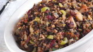 Дикий рис с яблоками, сельдереем и сухофруктами